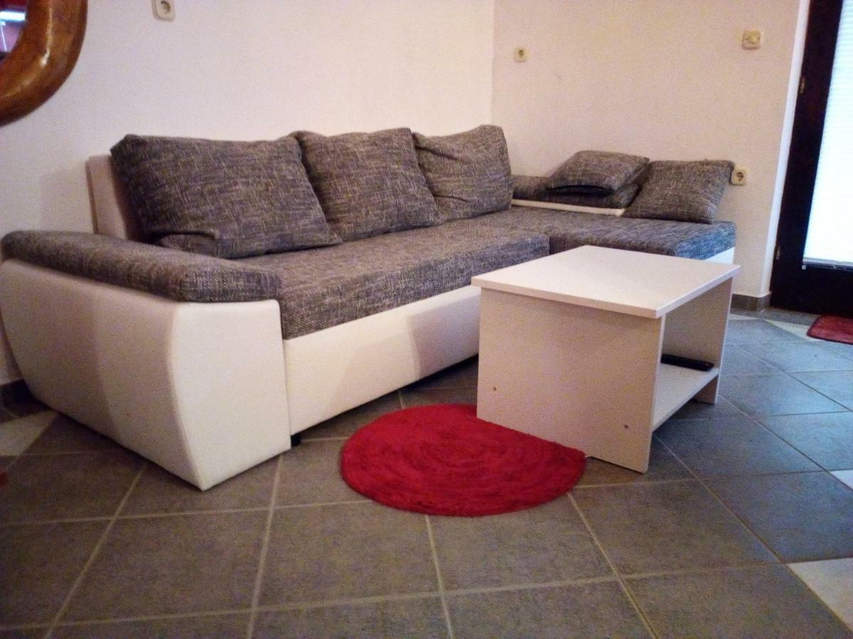 Studio Apartman Hrast Seline Exterior foto